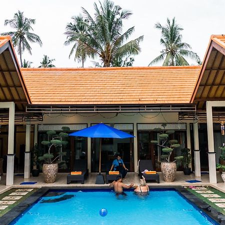 Mias Jungle House Hotell Lovina Exteriör bild