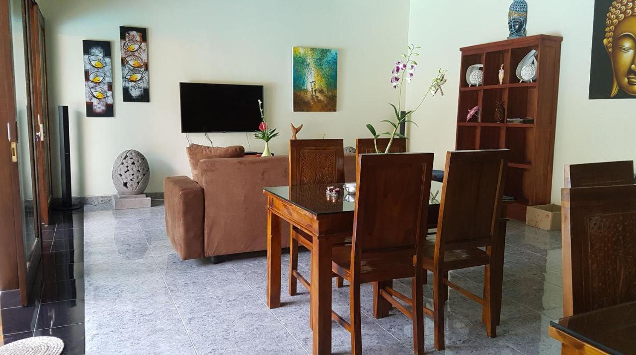 Mias Jungle House Hotell Lovina Exteriör bild
