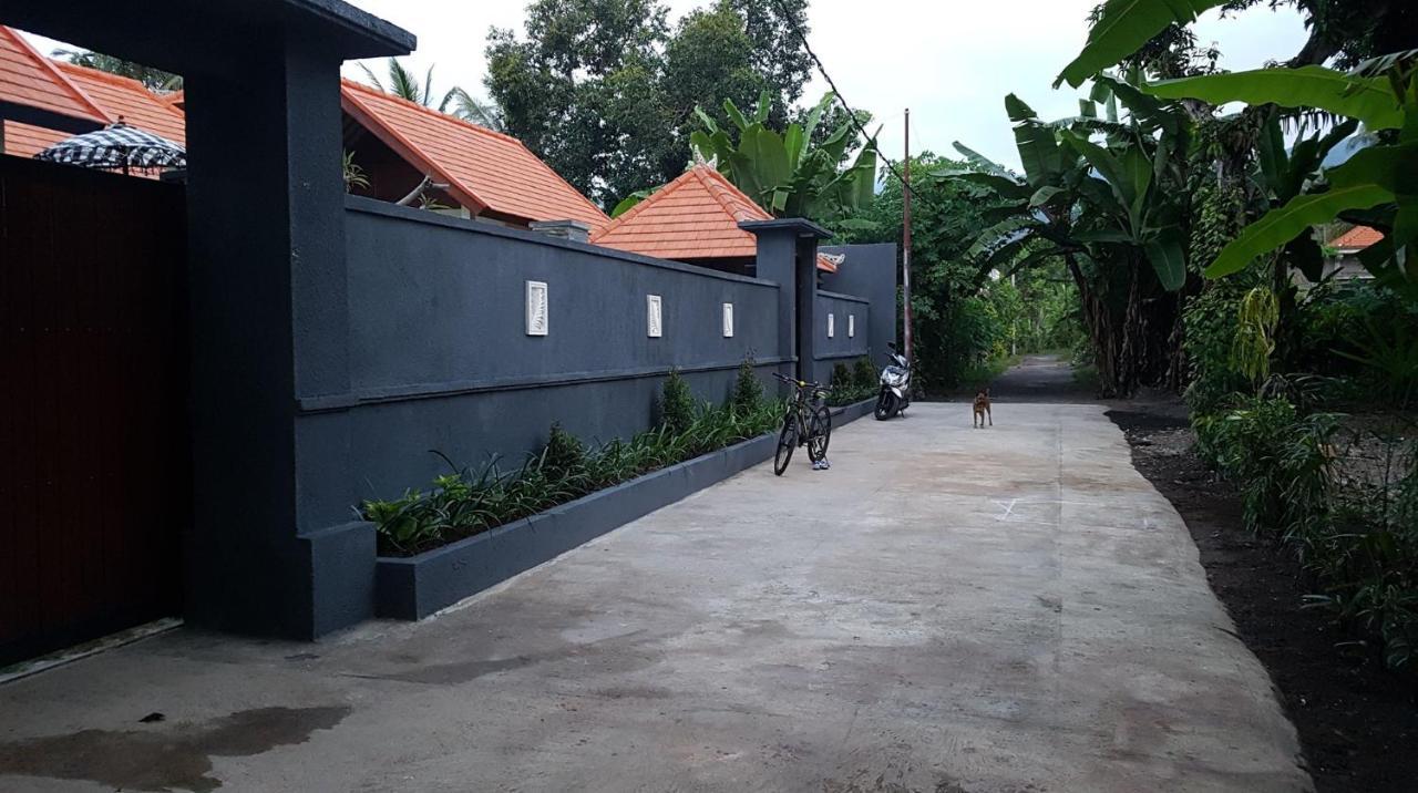 Mias Jungle House Hotell Lovina Exteriör bild