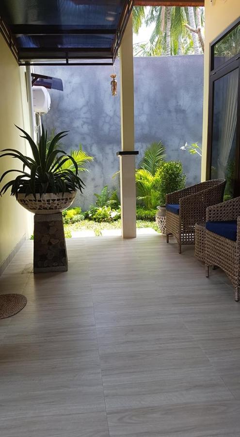 Mias Jungle House Hotell Lovina Exteriör bild