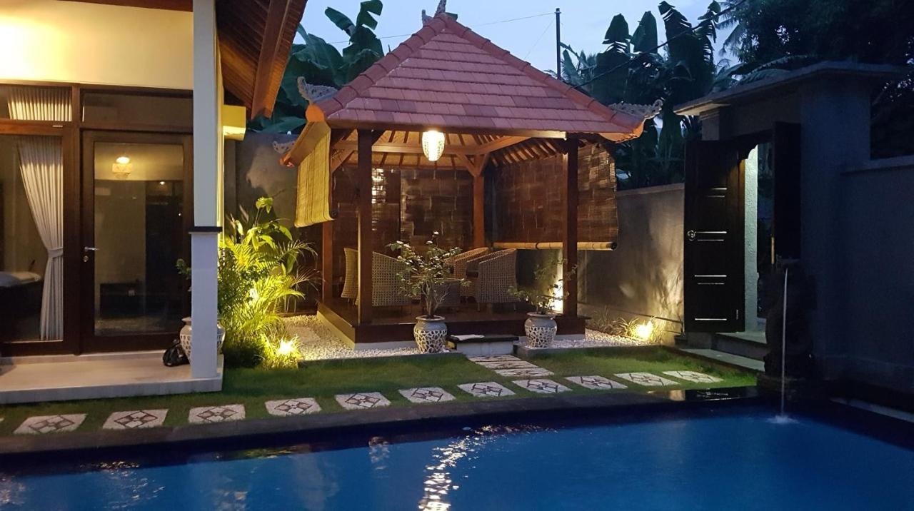 Mias Jungle House Hotell Lovina Exteriör bild