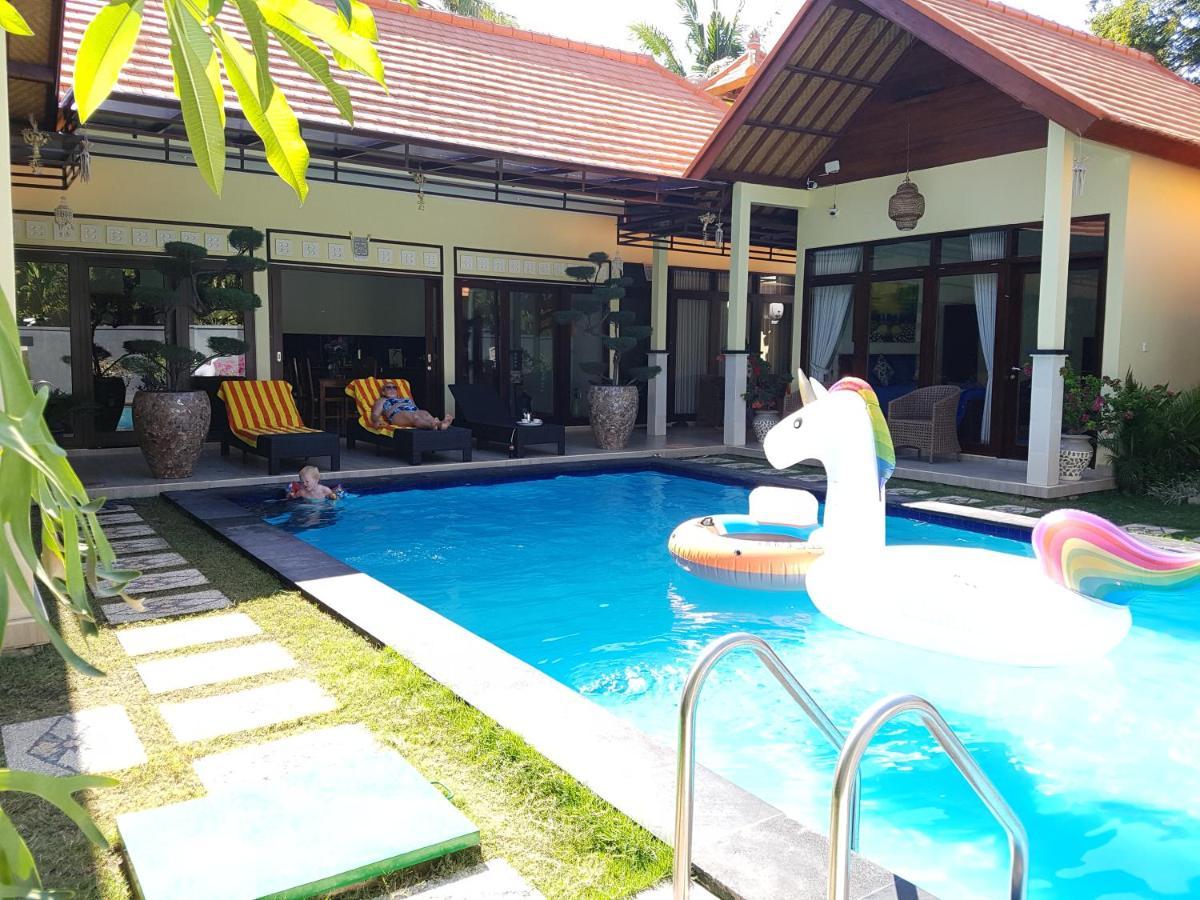 Mias Jungle House Hotell Lovina Exteriör bild